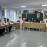 Асият Алиева встретилась с педагогами и учениками школы № 2 в поселке Белиджи