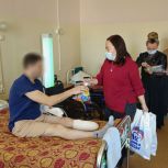 В Чите активисты «Единой России» навестили проходящих лечение бойцов СВО
