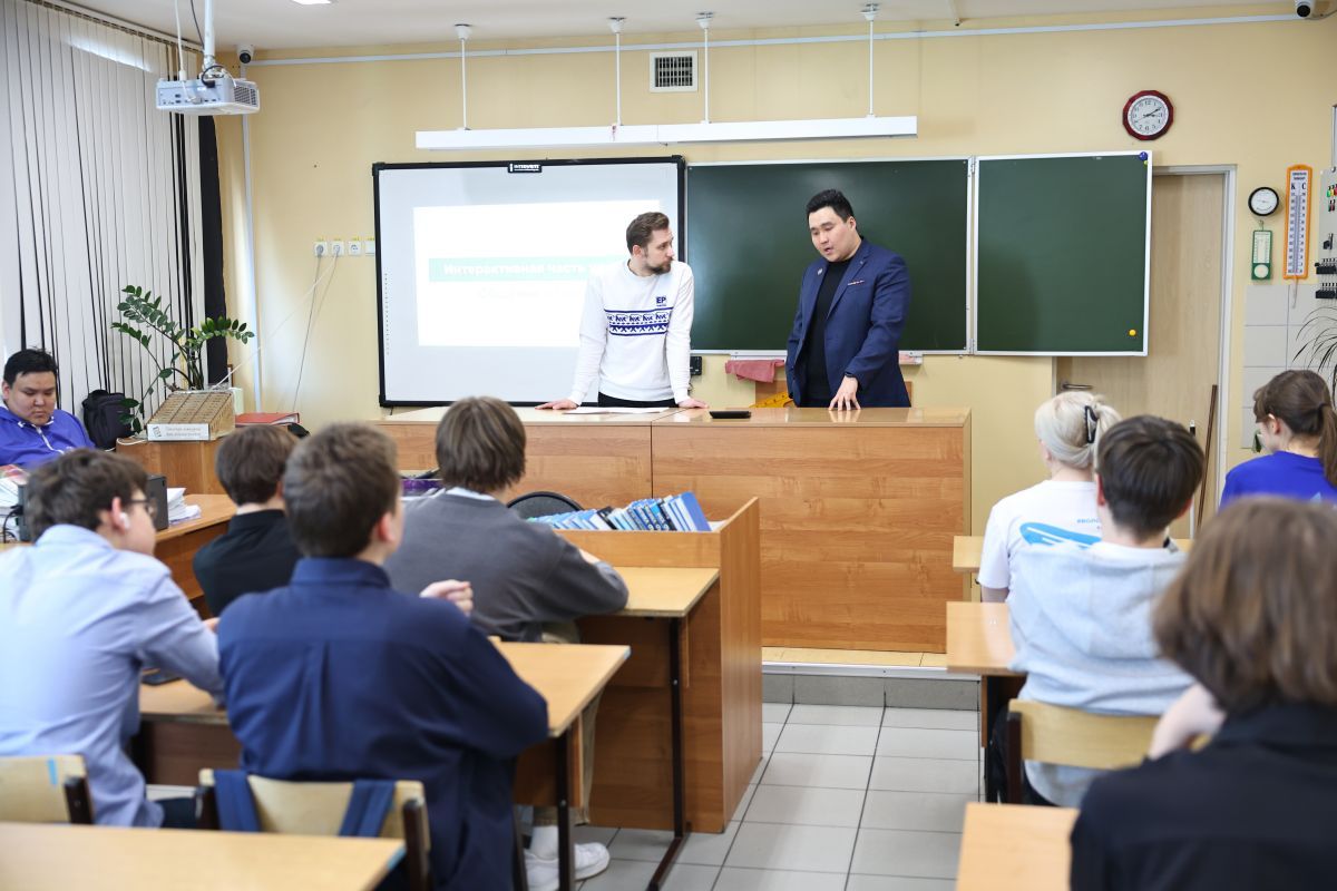 «Единая Россия» провела для старшеклассников Анадыря урок мужества «Герои рядом»