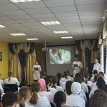 Волонтёры Вольского медколледжа провели акцию по борьбе с онкологическими заболеваниями