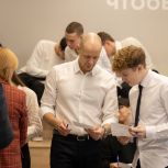 «Кто хочет стать мэром?»: Кирилл Трапезников в формате открытого диалога встретился со старшеклассниками Тарко-Сале