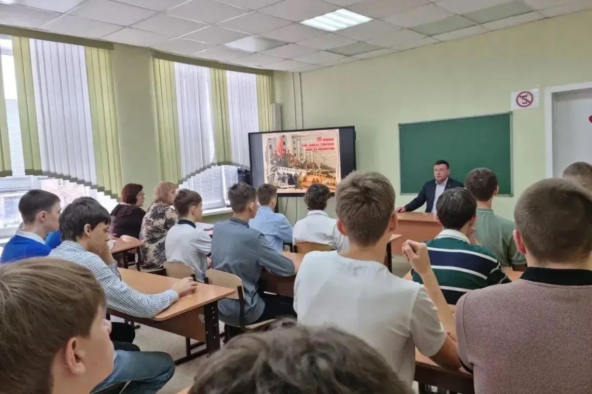 Единоросс провел урок мужества для осинниковских школьников