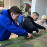 При содействии «Единой России» в Смоленске появился новый центр по плетению масксетей