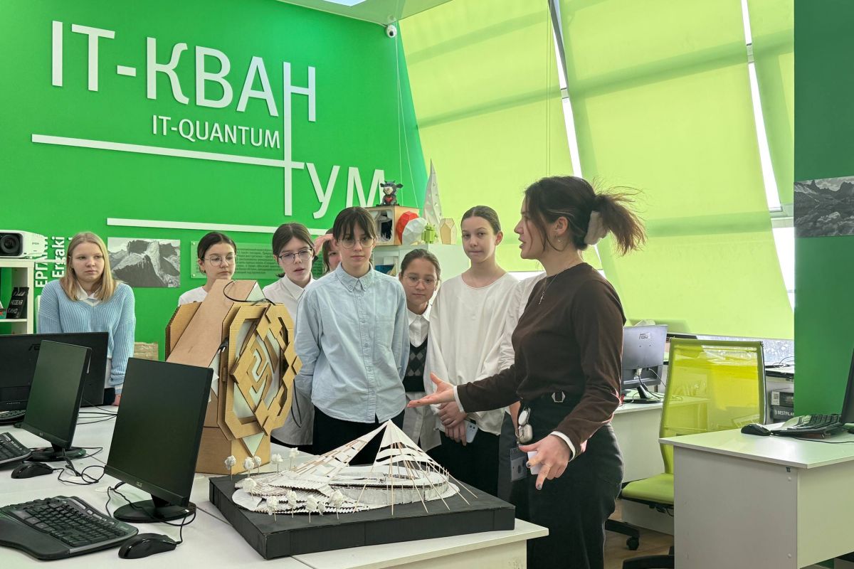 «Единая Россия» организовала экскурсию в детский технопарк «Кванториум» для школьников Красноярска ко Дню российской науки