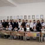 «Единая Россия» установила Парты Героя в память о бойцах СВО в Дагестане и Алтайском крае