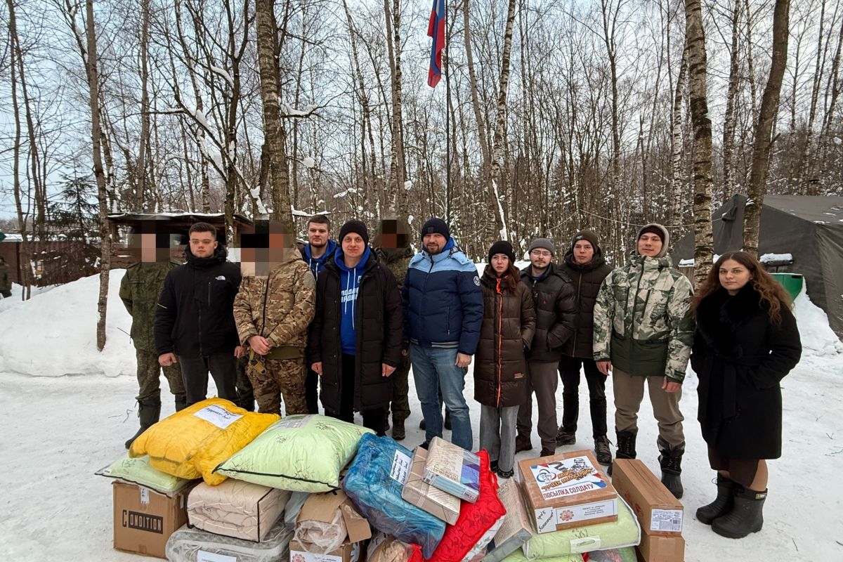Сторонники партии «Единая Россия» приняли участие в акции «Тепло для героя»