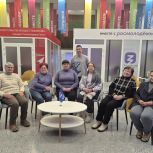 Единая Россия организовала просмотр фильма для матерей участников СВО в Алчевске