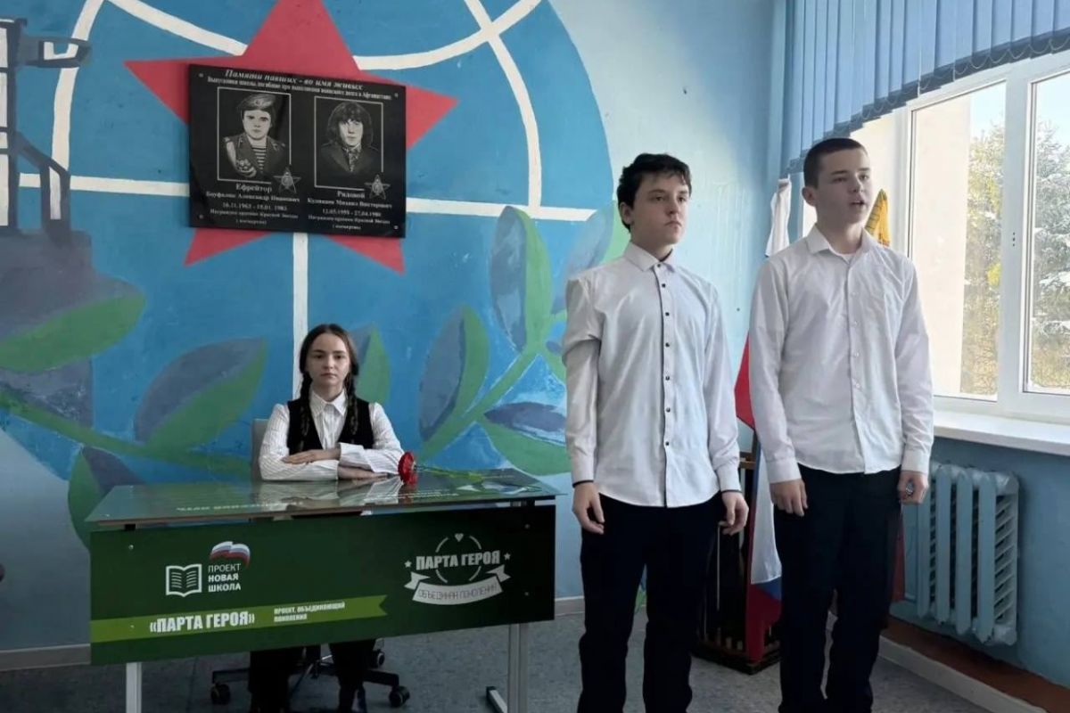 «Парту Героя» открыли в школе на севере Карелии