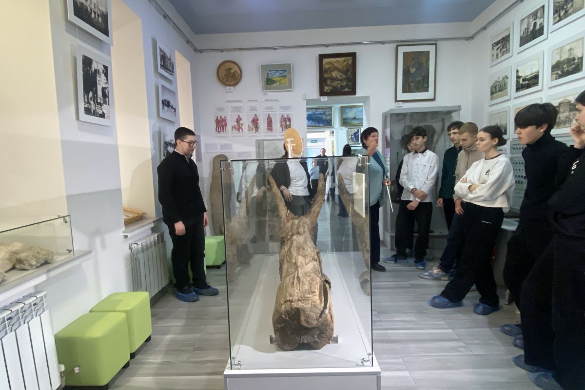 «Единая Россия» запустила серию занятий о многообразии культур для школьников Херсонской области
