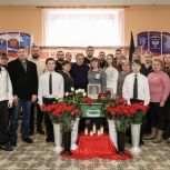 При поддержке «Единой России» в школе Макеевки в ДНР установили Парту Героя