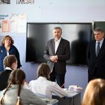 Григорий Аникеев оказывает поддержку школам в рамках проекта «Центр развития семьи»
