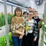 Единороссы Мегиона познакомили школьников с ОВЗ с профессией флориста