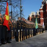 Депутаты Мосгордумы почтили память героев у Могилы Неизвестного Солдата