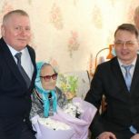 Партийцы поздравили труженицу тыла со 100-летием