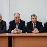 Депутат Госдумы Нурбаганд Нурбагандов обсудил с молодежью Хасавюрта науку, образование и патриотизм