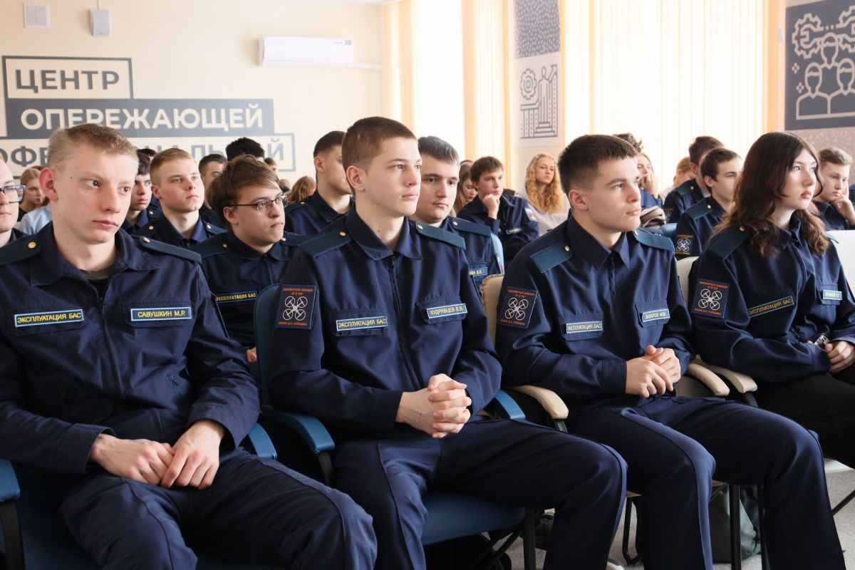 Координатор партпроекта «Женское движение Единой России» Люсьена Дейсар провела «Урок мужества»