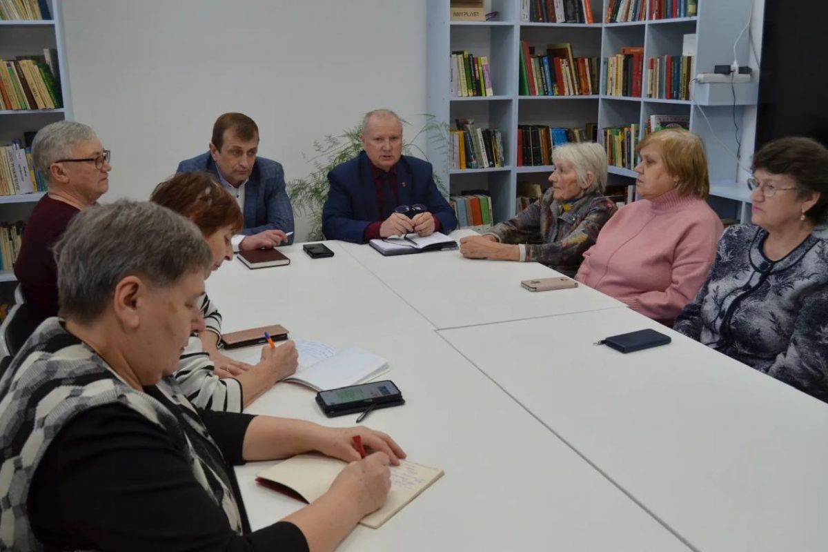 В микрорайоне Лесохимиков города Аши прошла встреча ветеранов с партийцами и представителями ЖКХ