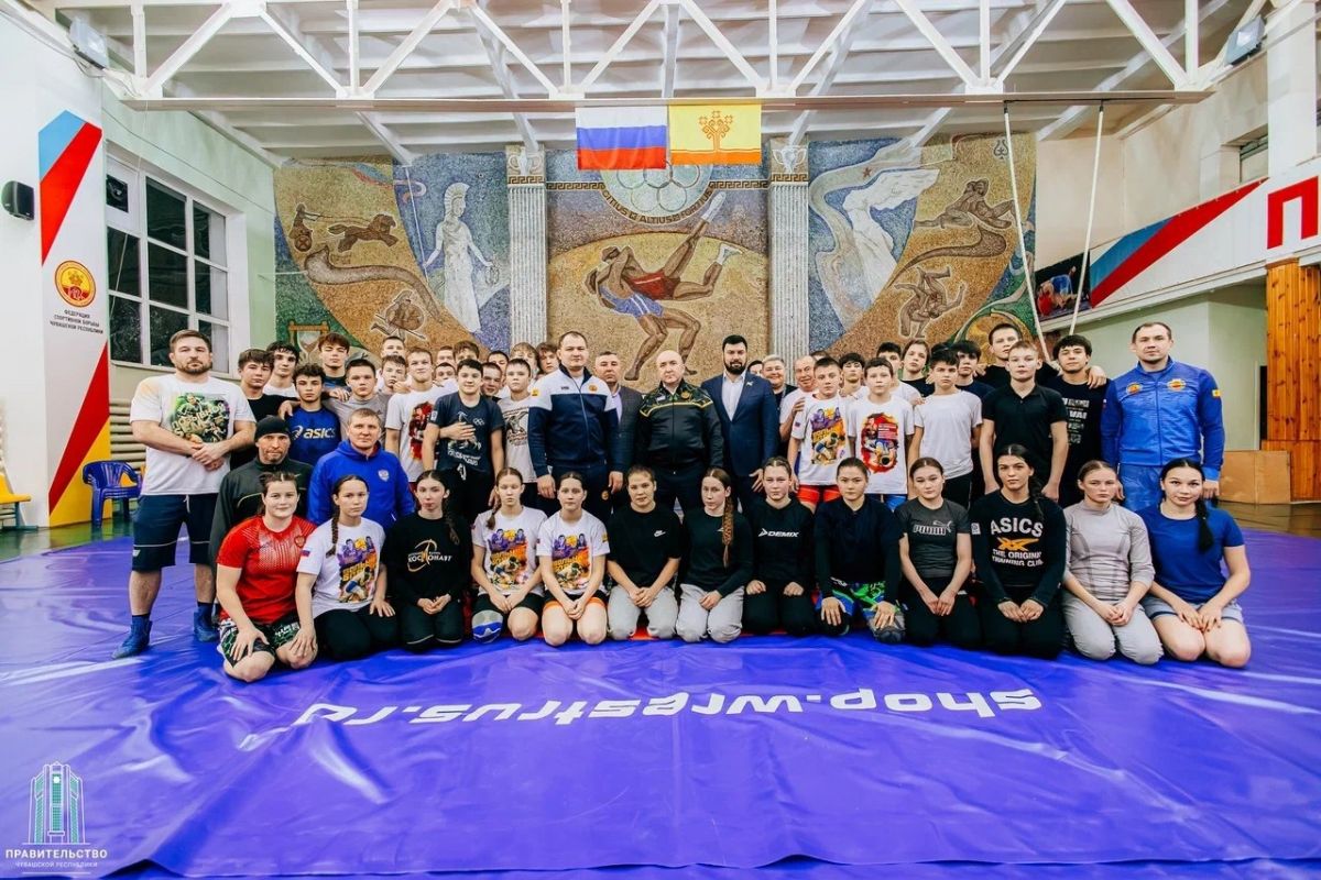 Спортшколе олимпийского резерва передали новые борцовские ковры
