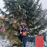 Единороссы провели уборку общественного пространства