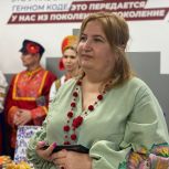 На блинном соревновании между местными отделениями «Единой России» представили херсонский блин в виде арбуза и спели частушки