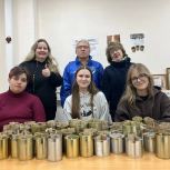 Активисты запада Москвы изготавливают блиндажные свечи для бойцов