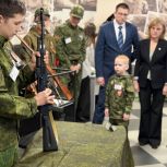 При поддержке «Единой России» в школьном музее Надыма появился зал «Наследие и новое поколение»