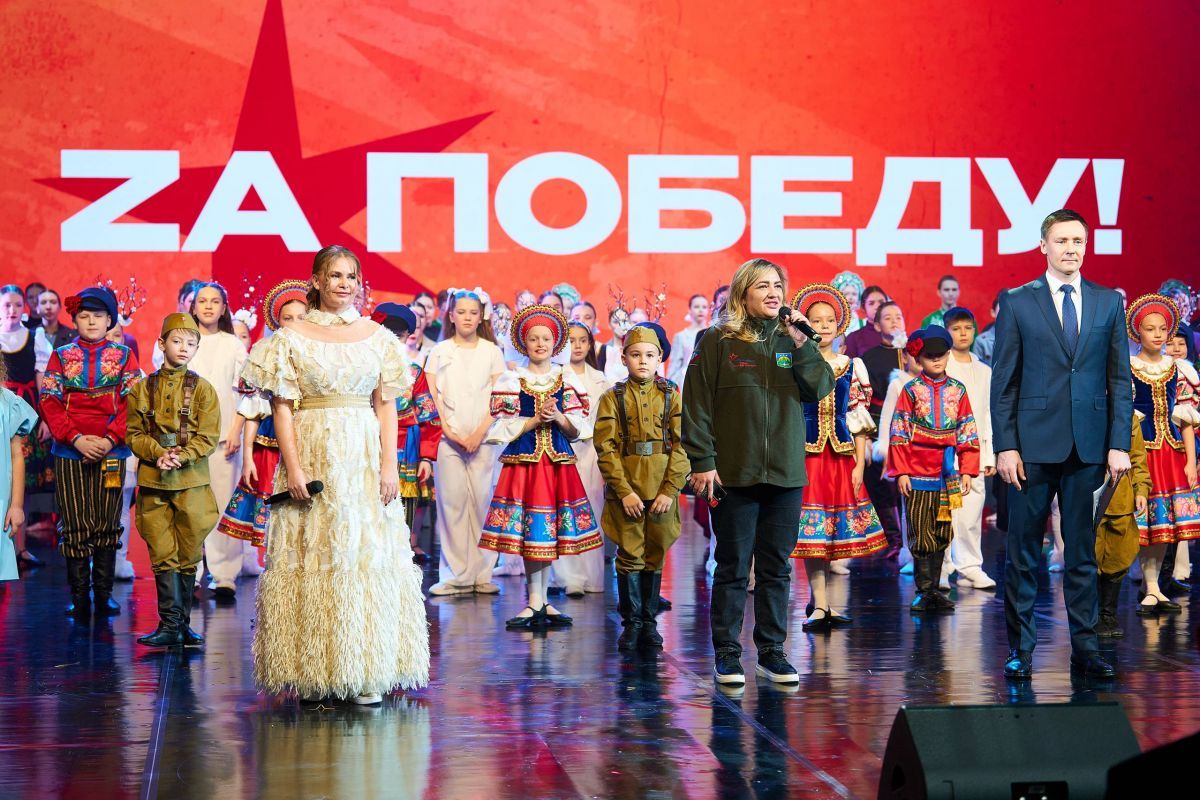 При содействии «Женского движения Единой России» в Ханты-Мансийске состоялся благотворительный концерт в поддержку участников СВО