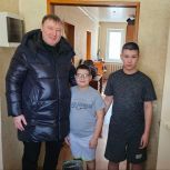 В регионе продолжается акция «Елка желаний»: единороссы дарят подарки детям
