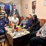 Молодогвардейцы Калининграда поздравили с днем рождения ветерана