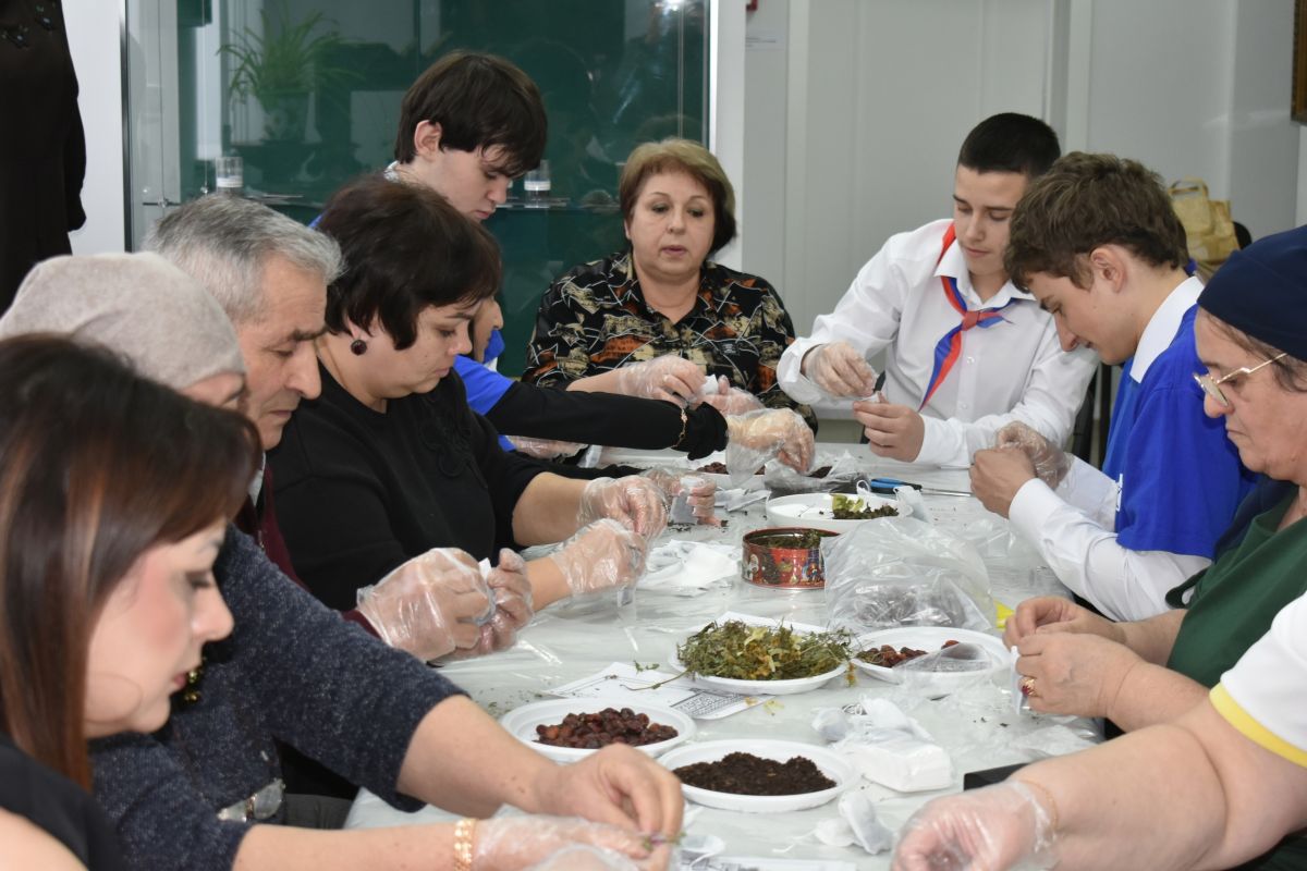 Партийцы открыли тайны семейных реликвий