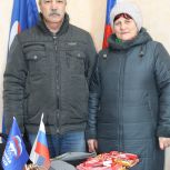 Партийцы из округов региона присоединились к акции «Тепло для Героя»