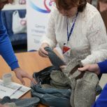 Тепло и сладости для защитников: новая посылка от хабаровских волонтеров