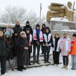 В Хлевенском округе Липецкой области активисты «Молодой Гвардии Единой России» почтили память молодогвардейцев Краснодона