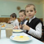 В 2026 году в Архангельской области на бесплатное горячее питание школьников направят около 1 млрд рублей