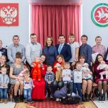 Многодетные семьи продолжат получать ежемесячное пособие