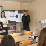 В Ленинском районе сторонники партии провели необычное занятие «Школы юного криминалиста»