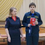 В Новодвинске торжественно вручили паспорта юным горожанам