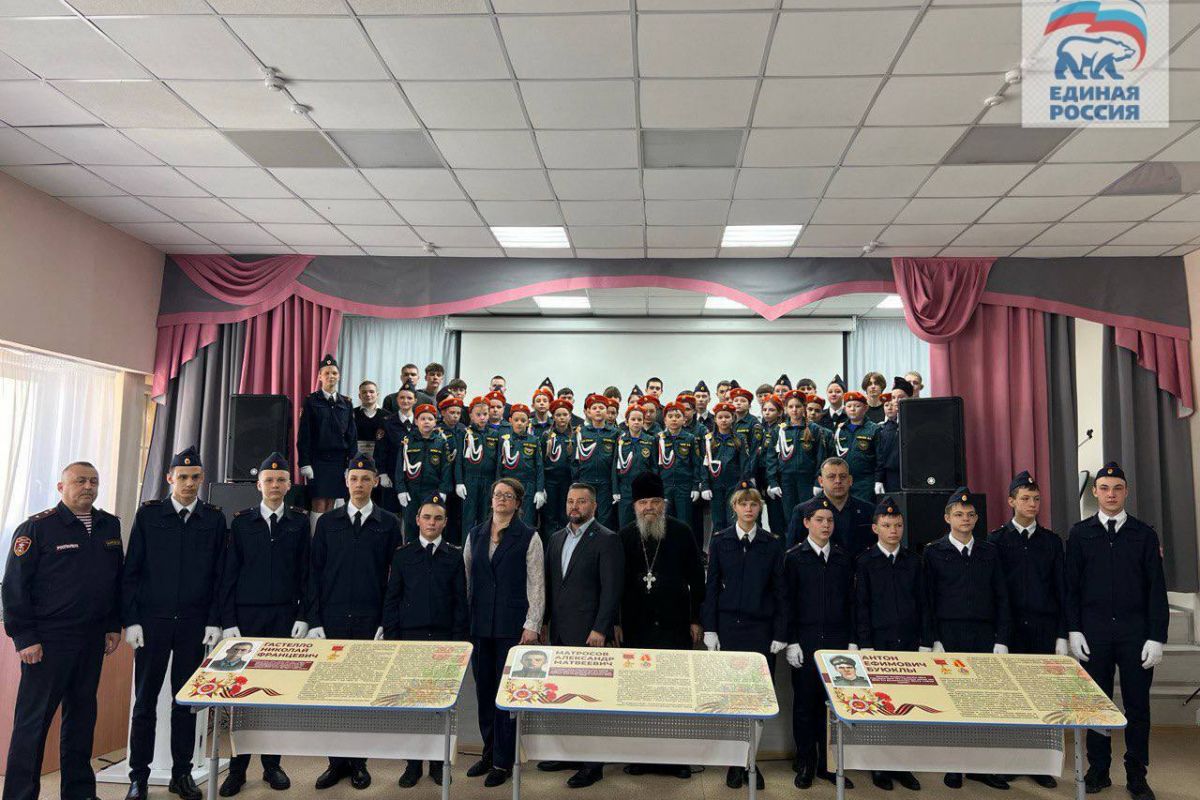 В школе №6 Александровск-Сахалинского района открыли «Парты Героев» в память о легендарных соотечественниках