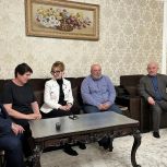 Асият Алиева навестила родителей Героя России Курабека Караева