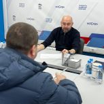 Вопросы уборки снега и поддержки социального бизнеса: Алексей Кучмин провел прием жителей в региональной приемной «Единой России»