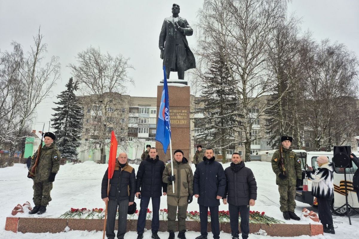 Единороссы Черняховска почтили память Ивана Даниловича Черняховского