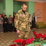 В школе № 90 Макеевки открыли Парту Героя в память о погибшем выпускнике Богдане Решетнёве