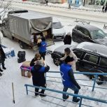От беспилотных тележек до внедорожников: «Единая Россия» передала на передовую новые партии спецтехники