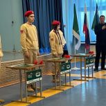 «Единая Россия» установила Парты Героя в ХМАО и Севастополе в честь Героев Великой Отечественной войны и СВО