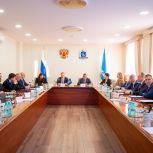 Безопасность школ, инклюзивное образование и доступный спорт обсудили депутаты на заседании фракции «Единой России»