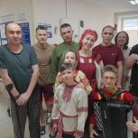 Активист «Женского движения Единой России» организовала концерт для бойцов СВО в областной больнице