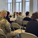 В Мурманске студенты строительного колледжа встретились с ветераном боевых действий