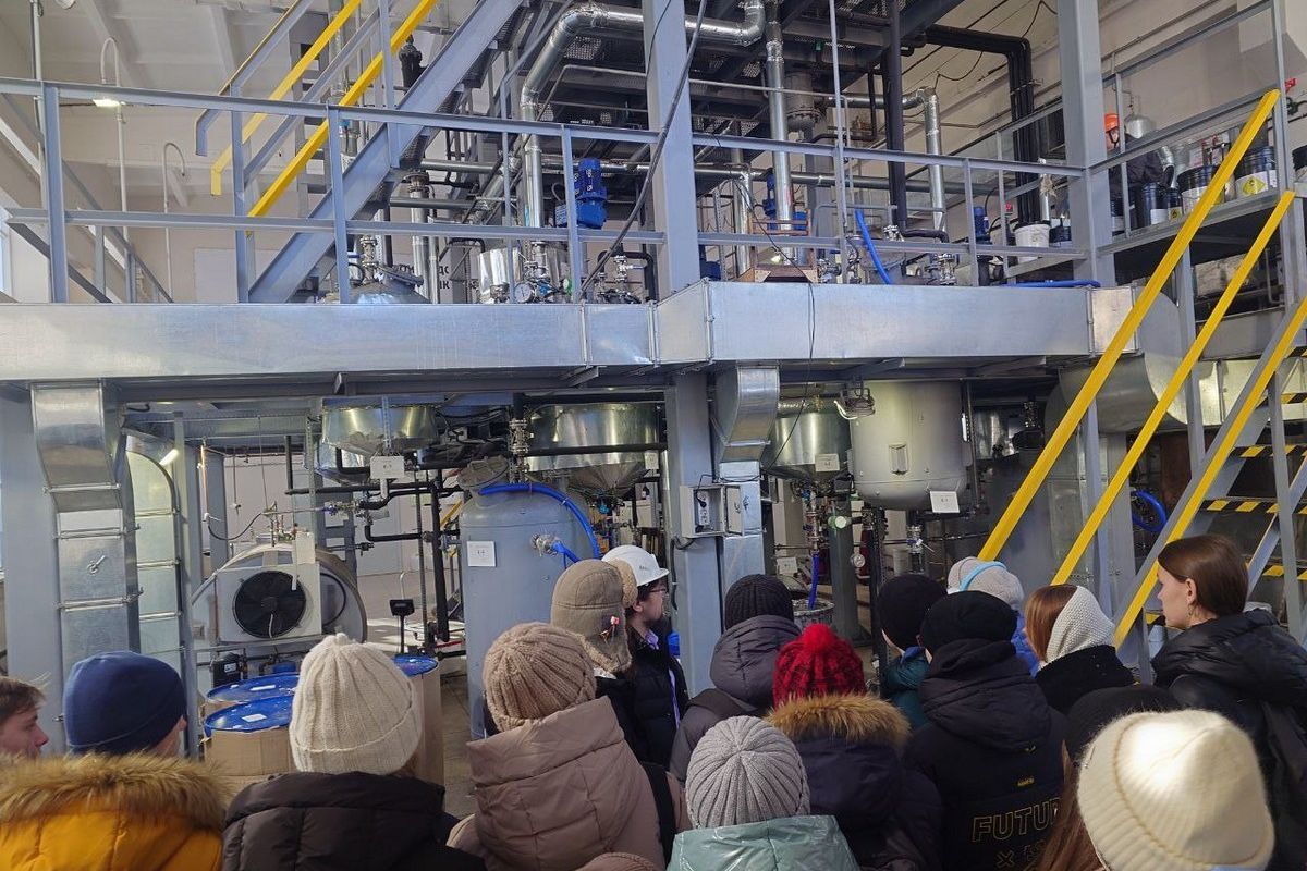 «Единая Россия» организовала для иркутских школьников экскурсию в Институт химии