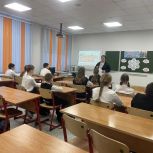 В преддверии Дня защитника Отечества «Единая Россия» проводит тематические уроки в рамках проекта «Разговоры о важном»