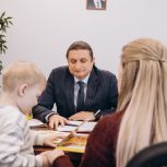 При поддержке «Единой России» реализована адресная помощь ребёнку с РАС из семьи вынужденных переселенцев